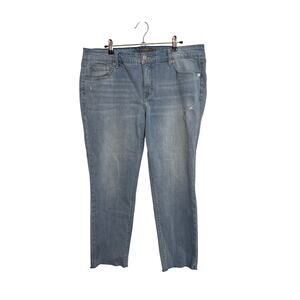 Torrid Crop Boyfriend Vintage Stretch Jeans Womens Size 14 Light Wash Distressed